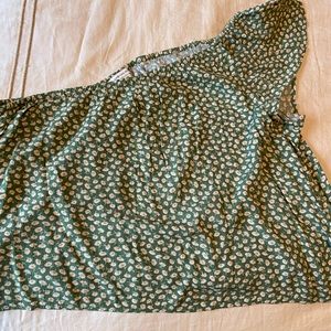 American Eagle one shoulder shirt size large.